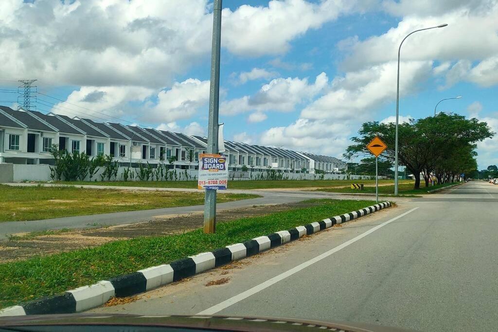 Naira Homestay Kota Bharu ,Wakaf Che Yeh 4 Bilik 3 Aircond Ngoại thất bức ảnh